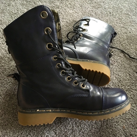 never-worn navy combat boots - size 9 - Picture 1 of 5